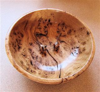Keith Leonard's winning burr oak bowl with mice